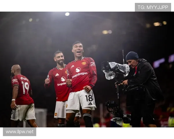 紧张卡塞米罗不敢看B费点球 紧张卡塞米罗不敢看B费点球